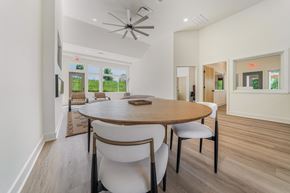 Brunswick apartment for rent - A dining room with a round table and chairs.