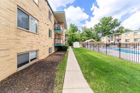 Berea apartment for rent - A building with a pool in the backyard.
