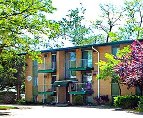 Berea apartment for rent - Berea Lakes building front
