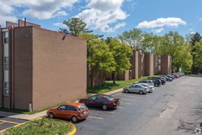 Kent apartment for rent - Modern buildings with ample parking at Eagles Landing Apartments, Integrity Realty, Ohio