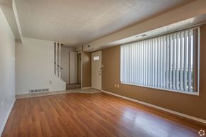 Stow townhouse for rent - spacious living room at Huntington Hills Townhomes, Integrity Realty, Ohio