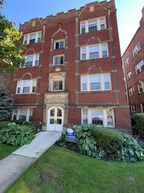 Cleveland Heights apartment for rent - Mapleview building exterior.
