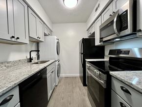 Brunswick apartment for rent - Gourmet Kitchen at Renova of Brunswick Apartments, Brunswick, Ohio