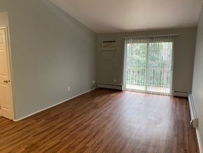 Berea apartment for rent - Berea Lakes Living Room