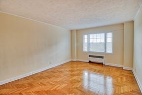 Cleveland apartment for rent - spacious living room