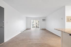 Medina apartment for rent - Spacious living room with patio/balcony sliding door.