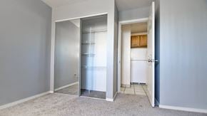 Berea apartment for rent - Bedroom with closet organizers