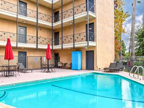 Sherman Oaks apartment for rent - Swimming pool in the courtyard of Chandler Circle Apartments showing Amazon package locker.