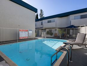 Sherman Oaks apartment for rent - Swimming pool in Tilden Oaks courtyard.