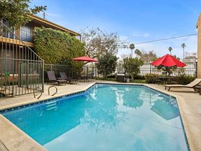 Los Angeles apartment for rent - Fenced courtyard pool and BBQ area.