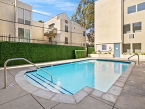 Los Angeles apartment for rent - Gorgeous courtyard pool at Clarington Court Apartments