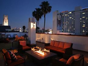 Los Angeles apartment for rent - Beautiful nighttime view of rooftop patio with gas firepit and view of Franklin below.