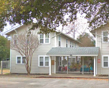 San Antonio apartment for rent - a white house with a screened in porch