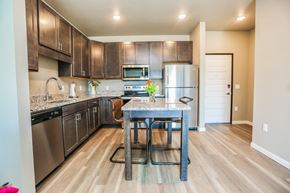 Aberdeen apartment for rent - Kitchen Island and Entryway