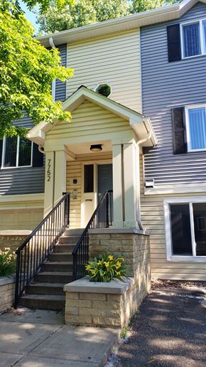 Cottage Grove townhouse for rent - the front of a house with stairs and a porch