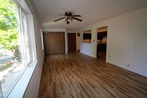 Cottage Grove townhouse for rent - an empty living room with wooden floors and a ceiling fan