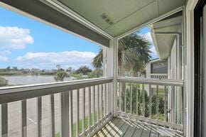 Venice apartment for rent - A balcony with a view of a body of water and trees.