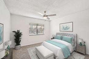 Venice apartment for rent - A bedroom with a large bed and a ceiling fan.