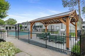 Houston apartment for rent - Outdoor Grill Station at The Ivy at Galleria, Houston