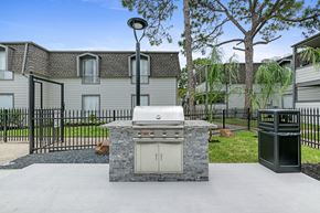 Houston apartment for rent - Grill Station at The Ivy at Galleria, Houston, TX