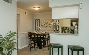 Houston apartment for rent - A dining room with a table and chairs.