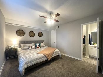 Master bedroom with en suite bathroom access