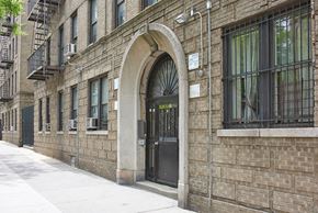 Bronx apartment for rent - 1711 Morris Ave exterior