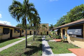 Miami apartment for rent - a view of the courtyard