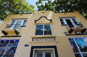 Miami apartment for rent - an old building with a bentlywood sign on it