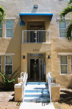 Miami apartment for rent - our apartment is in the top floor of this building