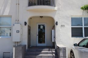 Miami apartment for rent - our apartment is on the top floor of this building