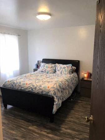 Brunswick apartment for rent - a bedroom with a bed and a wooden floor