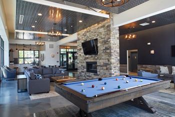 Upstream lounge with café and wifi