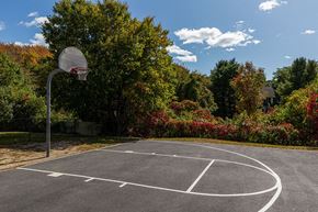 Shrewsbury apartment for rent - Basketball Court at Ashford Crossing, Shrewsbury, Massachusetts