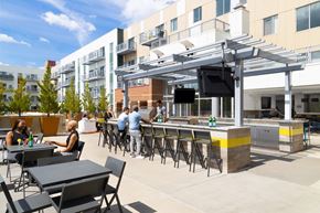Detroit apartment for rent - The Scott outdoor grilling area