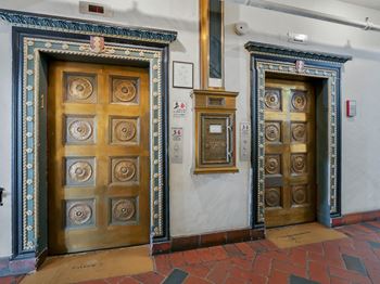 Classic elevator