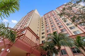 Miami apartment for rent - the building in which the hotel is located