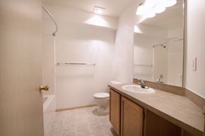 Mountlake Terrace apartment for rent - Bathroom