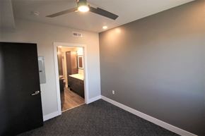 Lincoln apartment for rent - Master Suite with double sinks and walk in closet.