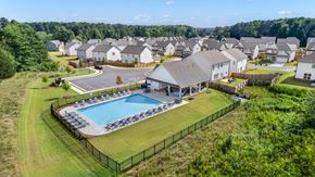 Auburn apartment for rent - A large swimming pool at Herrin Farms, Auburn, GA, 30011