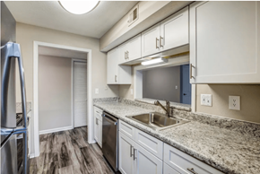 Alpharetta apartment for rent - Renovated Kitchen at Seven Pines, Alpharetta, GA