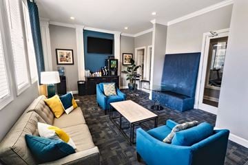 Duluth apartment for rent - A living room with a grey couch and blue chairs.