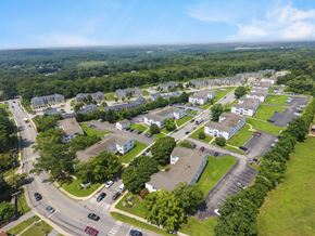 New London apartment for rent - an aerial view of a neighborhood at Eagle Pointe New London, CT, 06320