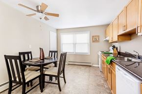 Glastonbury apartment for rent - Kitchen at Griswold Gardens in Glastonbury, CT, 06033