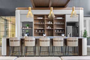 Bloomfield apartment for rent - Lounge Bar