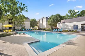 River Ridge apartment for rent - pool 1