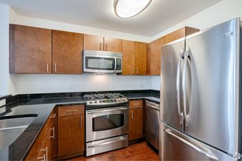 Efficient stainless steel kitchen appliances