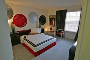 Indianapolis apartment for rent - a bedroom with a bed and balloons on the wall