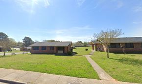 Milledgeville apartment for rent - the front yard of a house with a sidewalk and grass