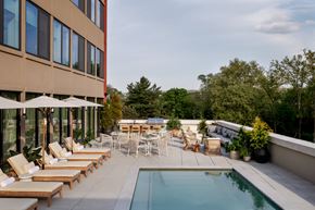 Philadelphia apartment for rent - the pool and patio area of a hotel with chairs and umbrellas